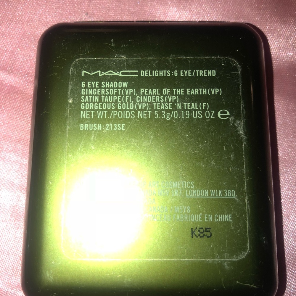 Mac Limited Edition compact. - Picture 3 of 4